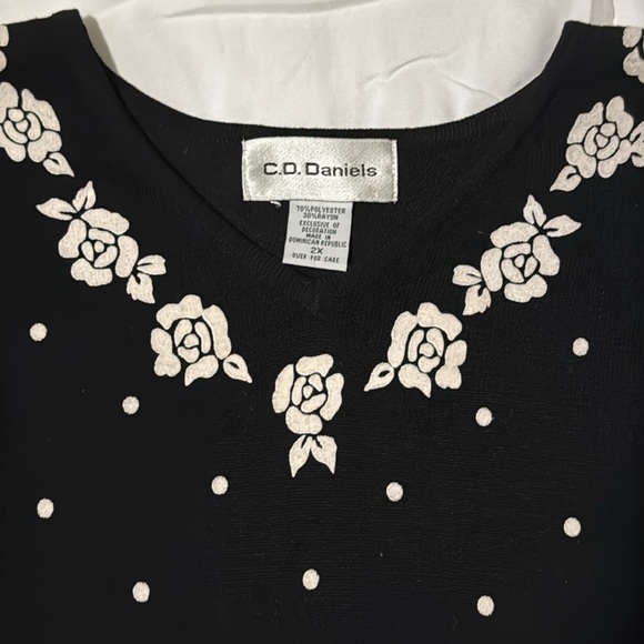 C.D. Daniel’s black & white C.D.Daniels V neck sweater. Size 2X - Picture 3 of 7